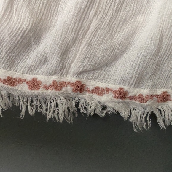 FREE PEOPLE size medium white embroidered tank top blouse with v neck line - Picture 6 of 8